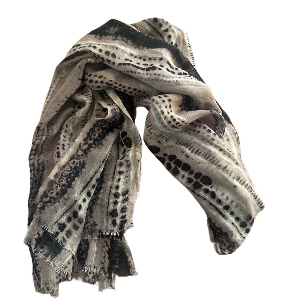 NWOT boho gray and white‎ scarf/wrap lightweight cozy soft